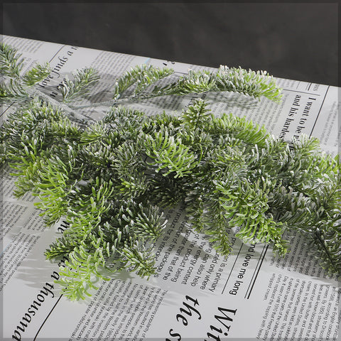 Artificial pine leaves