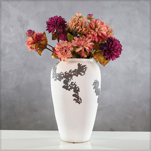 Floor vase with design