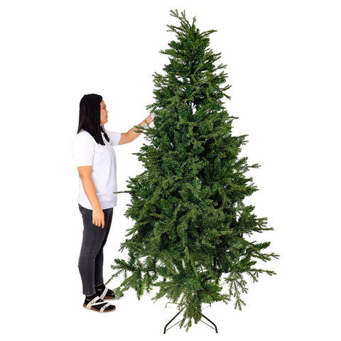 Realistic Green Christmas Tree