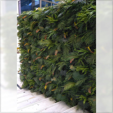 Vertical Green Wall with Lush Foliage