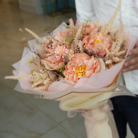 peach wedding flowers
