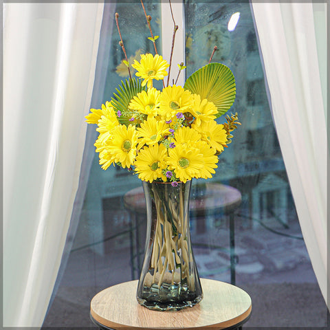 Decorative artificial flowers
