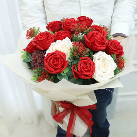 romantic red white roses bouquet