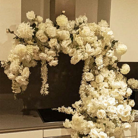 white flowers arrangement for decoration
